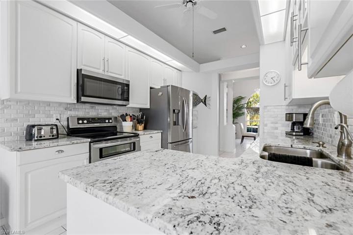 2001 SE 20th LN, CAPE CORAL FL 33990