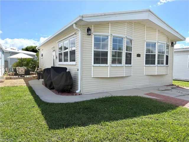 4711 Mayflower Way W, Estero, Florida 33928