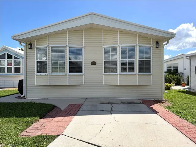 4711 Mayflower Way W, Estero, Florida 33928