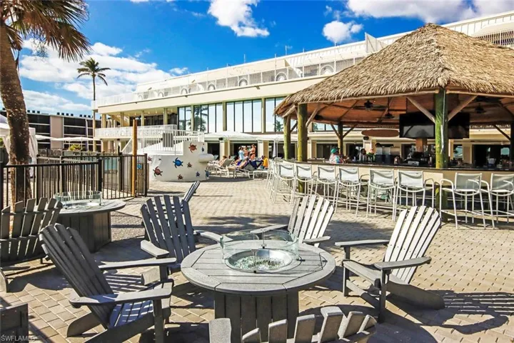 Tiki Hut bar and restaurant