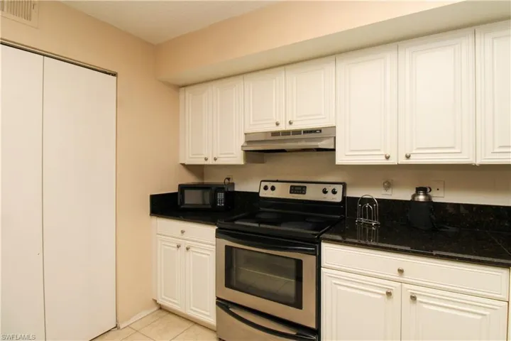 8215 Ibis Club Dr 102, Naples, Florida 34104