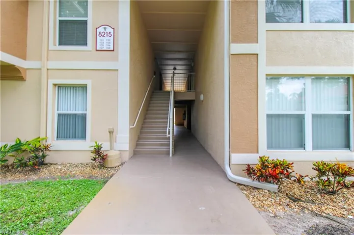 8215 Ibis Club Dr 102, Naples, Florida 34104