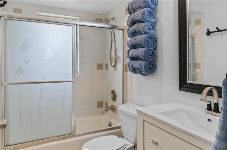 54 Madison DR, NAPLES FL 34110