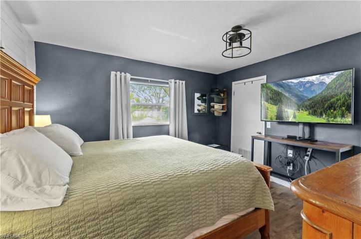 54 Madison DR, NAPLES FL 34110