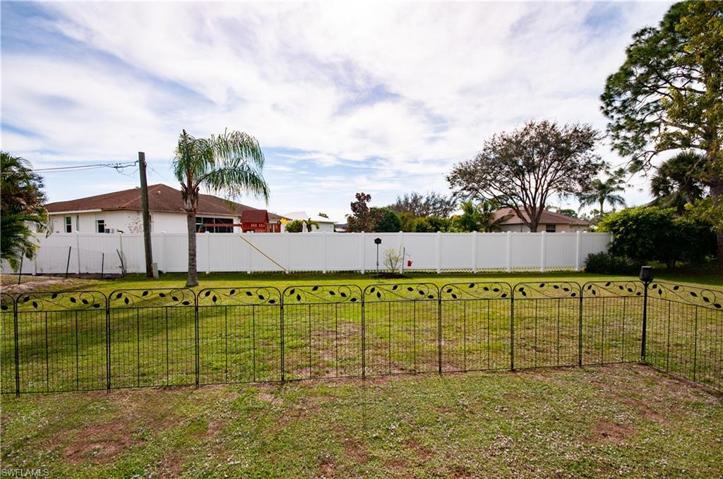 54 Madison DR, NAPLES FL 34110