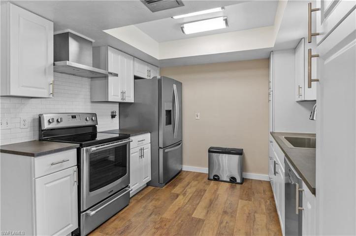 54 Madison DR, NAPLES FL 34110