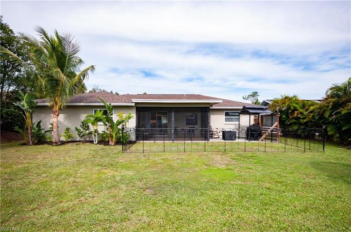54 Madison DR, NAPLES FL 34110