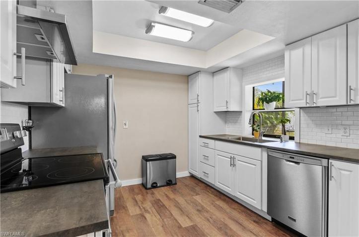 54 Madison DR, NAPLES FL 34110