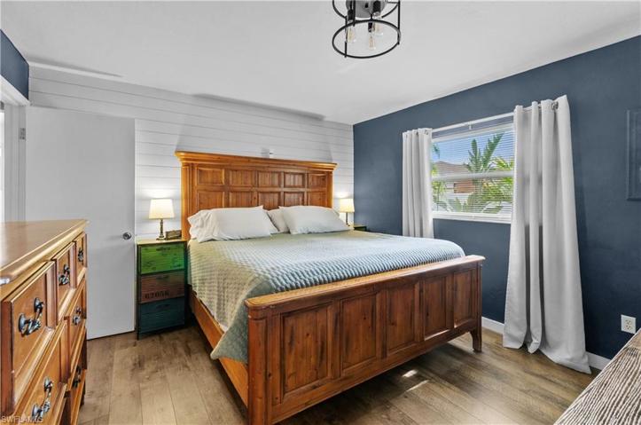 54 Madison DR, NAPLES FL 34110