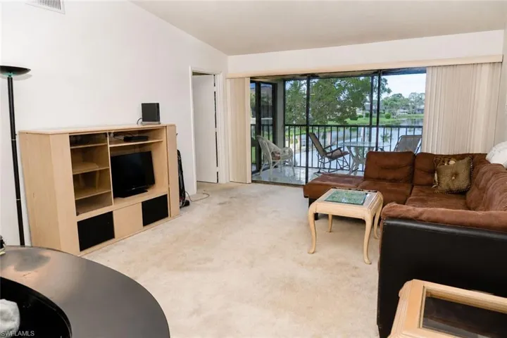 4510 Chantelle Dr J204, Naples, Florida 34112