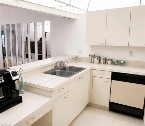 4510 Chantelle Dr J204, Naples, Florida 34112