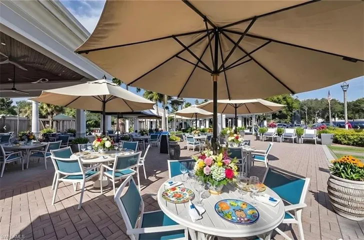 Al Fresco Dining at Courtside Restaurant/Pelican Marsh
