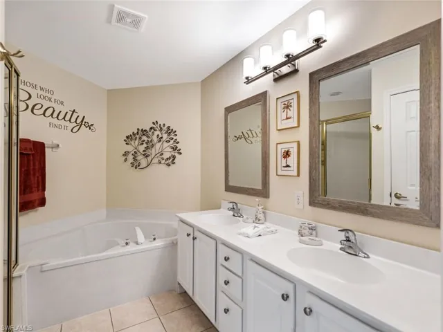 Owner's Bath w/ Dual Sinks & Soaking Tub + Walk-In Shower