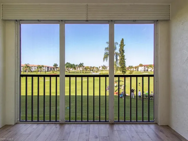 29 High Point Cir E 307, Naples, Florida 34103