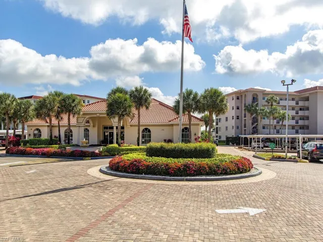 29 High Point Cir E 307, Naples, Florida 34103