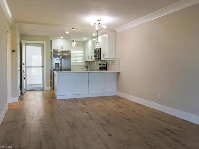 29 High Point Cir E 307, Naples, Florida 34103