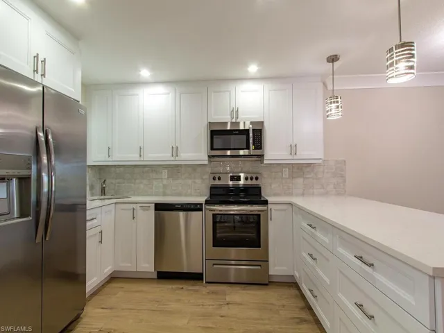 29 High Point Cir E 307, Naples, Florida 34103