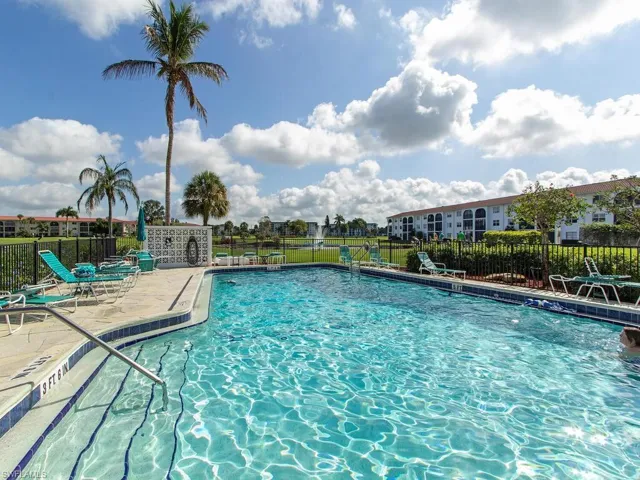 29 High Point Cir E 307, Naples, Florida 34103