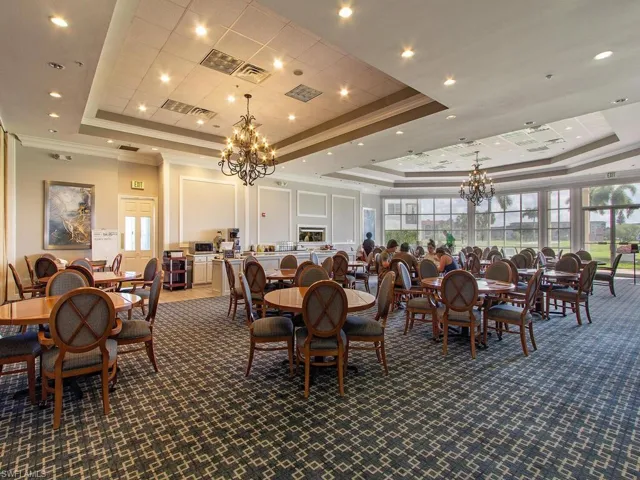 29 High Point Cir E 307, Naples, Florida 34103