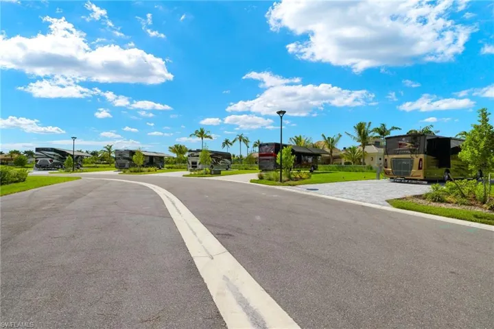 Laguna Caribe Circle
