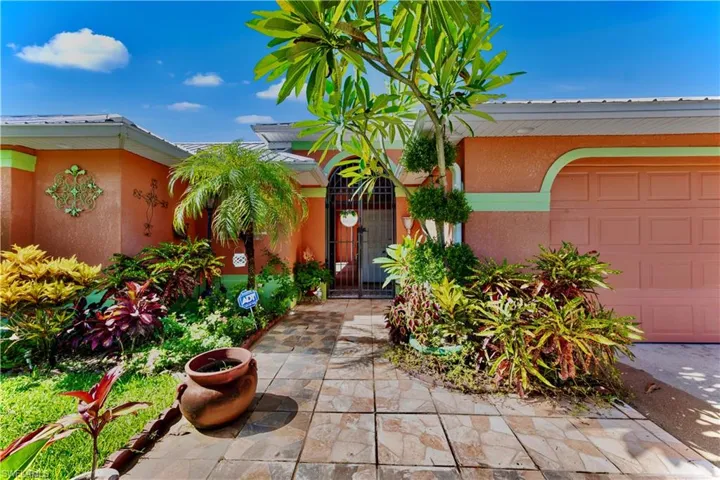 View of exterior entry with stucco siding