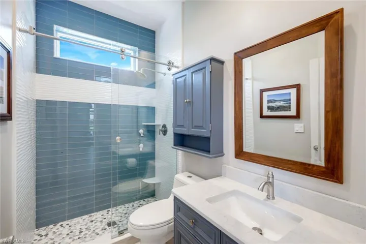 2nd Bathroom/Pool Bath