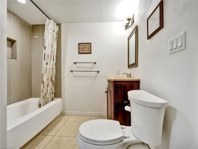114  Cypress E WAY, Naples, FL 34110