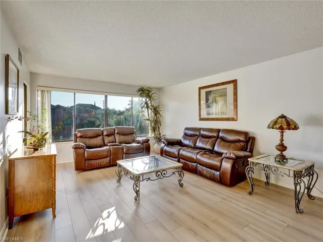 114  Cypress E WAY, Naples, FL 34110