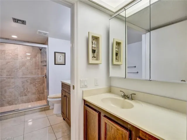 114  Cypress E WAY, Naples, FL 34110
