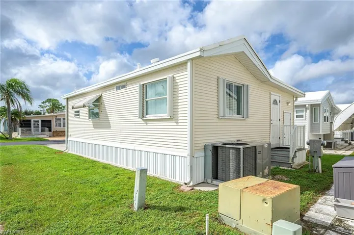 42  La Fonda  LN, North Fort Myers, FL 33903