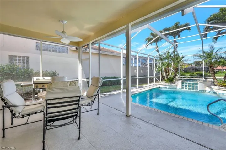 5917  Ashford  LN, Naples, FL 34110