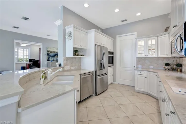 5917  Ashford  LN, Naples, FL 34110