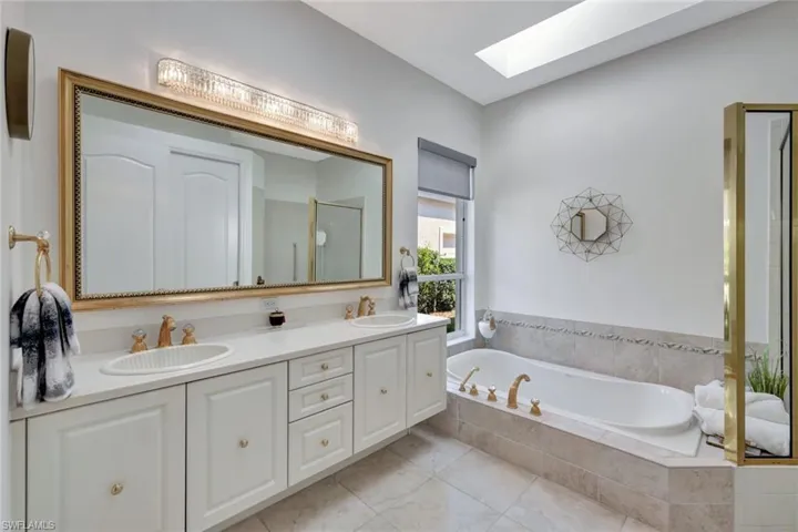 5917  Ashford  LN, Naples, FL 34110