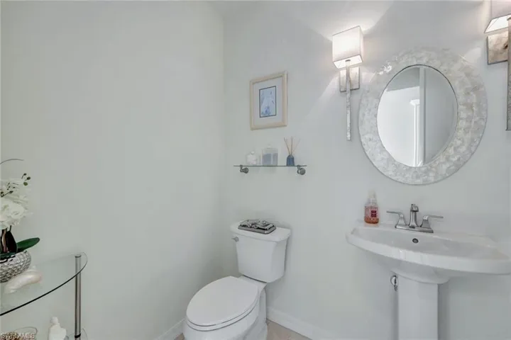5917  Ashford  LN, Naples, FL 34110