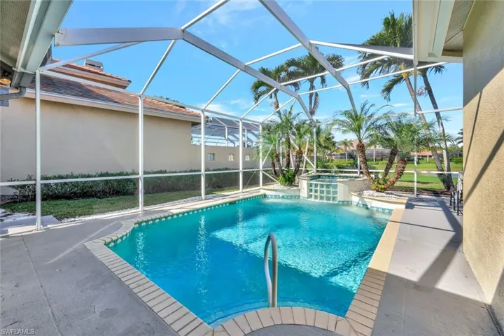 5917  Ashford  LN, Naples, FL 34110