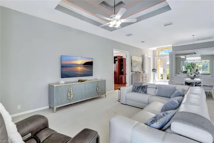 5917  Ashford  LN, Naples, FL 34110
