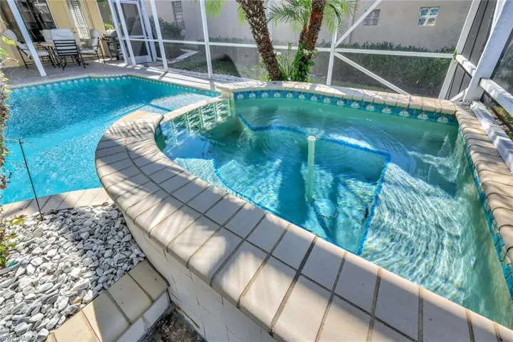 5917  Ashford  LN, Naples, FL 34110