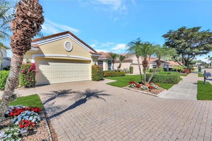 5917  Ashford  LN, Naples, FL 34110