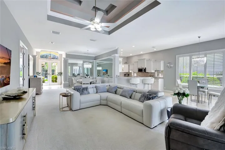 5917  Ashford  LN, Naples, FL 34110