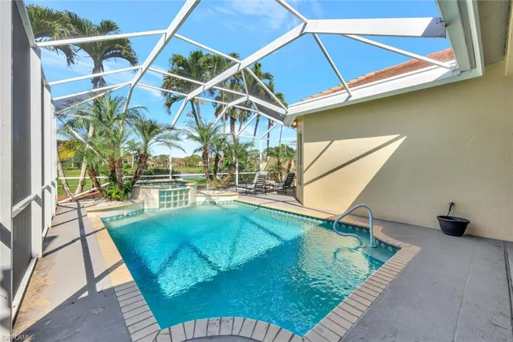 5917  Ashford  LN, Naples, FL 34110