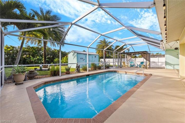 Expansive screened pool and backyard area!