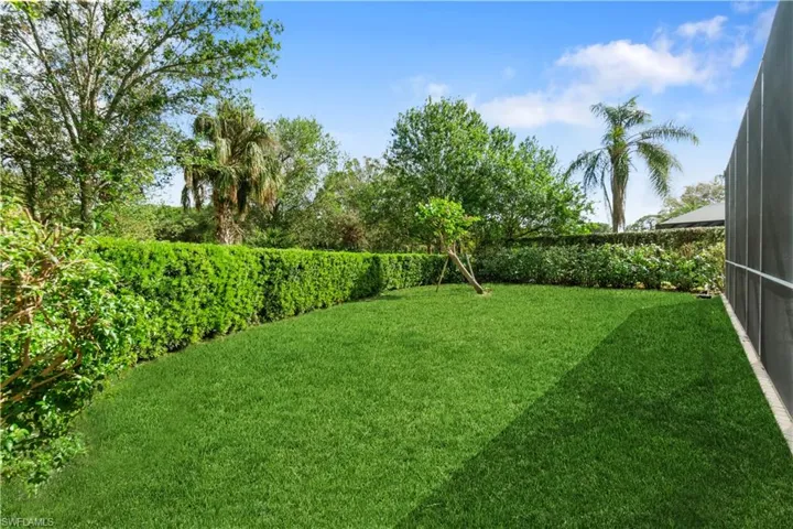 Need yard space for a furry friend, here you have it.