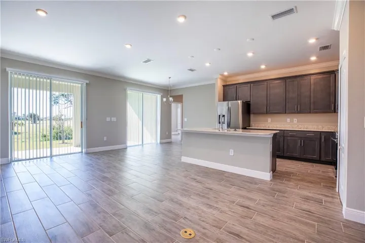 Dining Area with tray ceiling