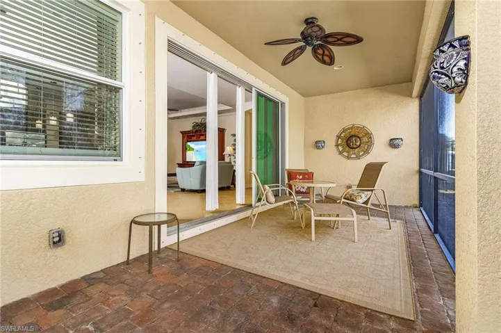 Large lanai with triple sliders!