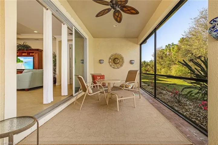 Large lanai with triple sliders!