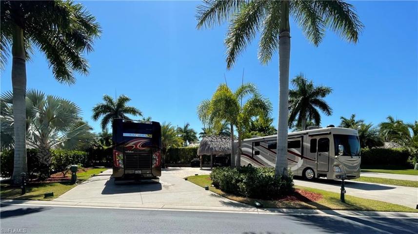 13536  Snook  CIR, Naples, FL 34114