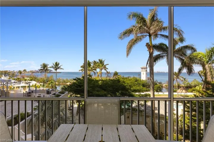 Front Lanai overlooks the river & marina.