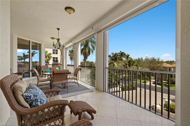 Large rear lanai