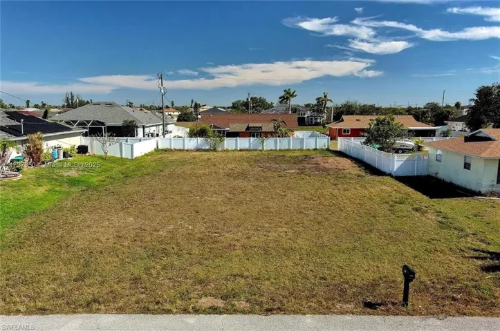 View of yard featuring a residential view