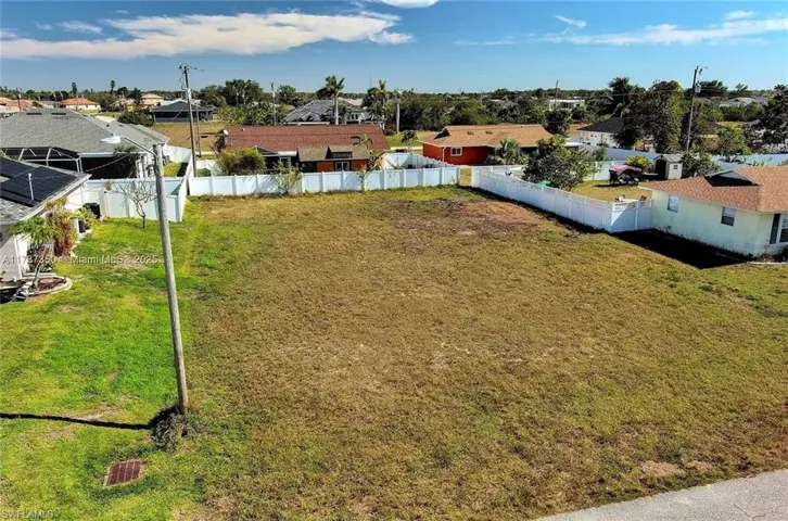 View of yard with a residential view